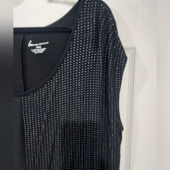 Lane Bryant Black with Studs Asymmetrical Length Tunic Top in Size 18/20 2X - Picture 7 of 9